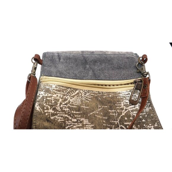 Primitive By Kathy Canvas & Faux Leather Crossbody Bag With Map & Adventure Desi - Picture 5 of 7